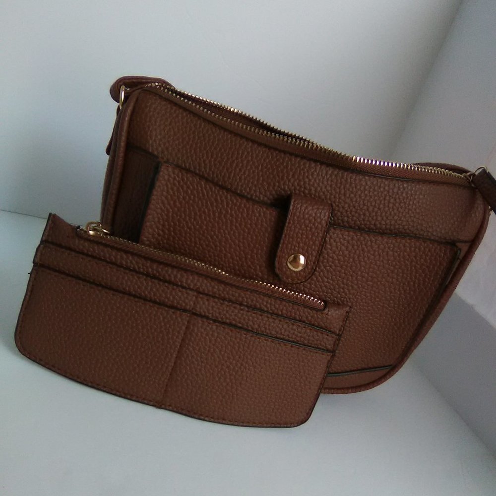 Brand New Cross body leather Saddle/ Shoulder Bag Color Dark Brown ( NWO…